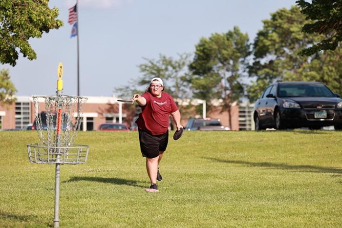 photo of disc golf player at Ridgewater College